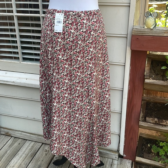 NWT- Lush Black Coral Ditsy Midi Skirt ~ Hi-Lo Hem ~ Front Slit Size M - Picture 5 of 13